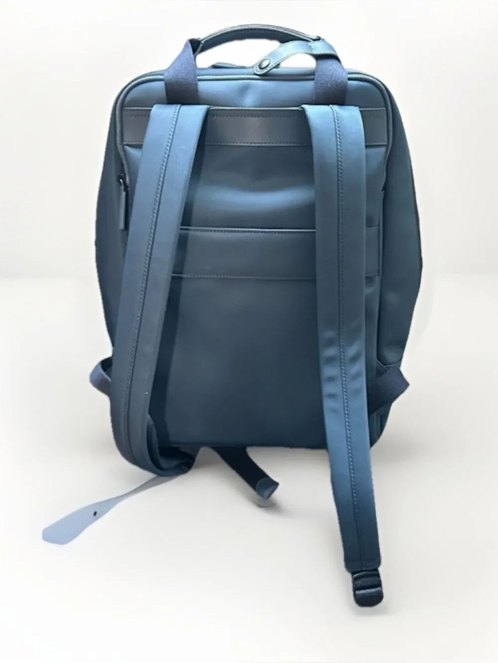 Monos metro backpack in Oxford blue ~ Excellent